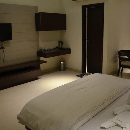 Hotel Aroma Inn Sirsa Bagian luar foto