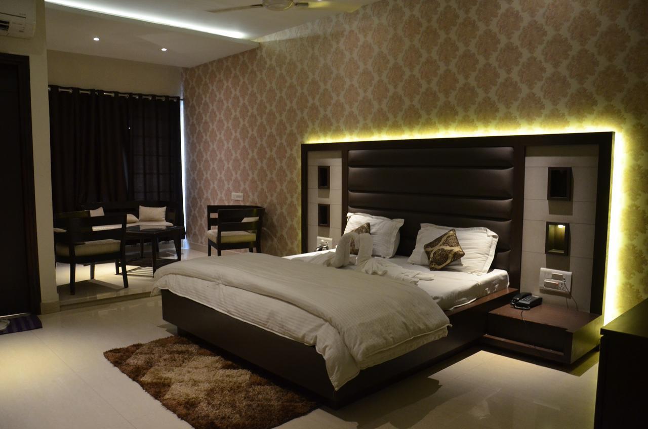 Hotel Aroma Inn Sirsa Bagian luar foto