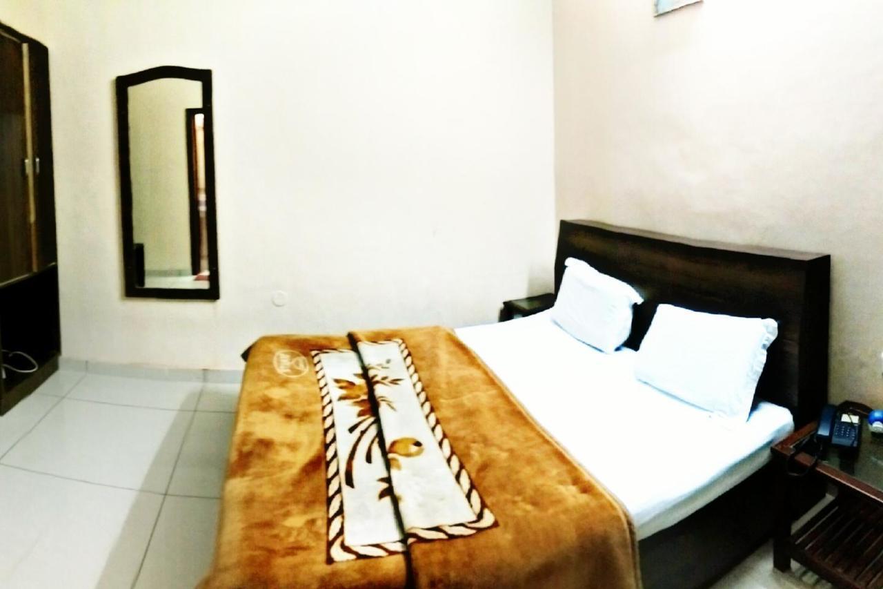 Hotel Aroma Inn Sirsa Bagian luar foto