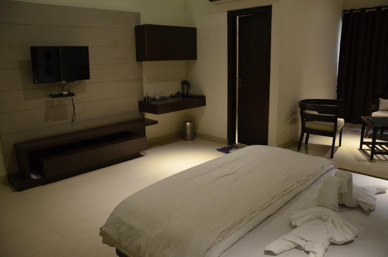 Hotel Aroma Inn Sirsa Bagian luar foto