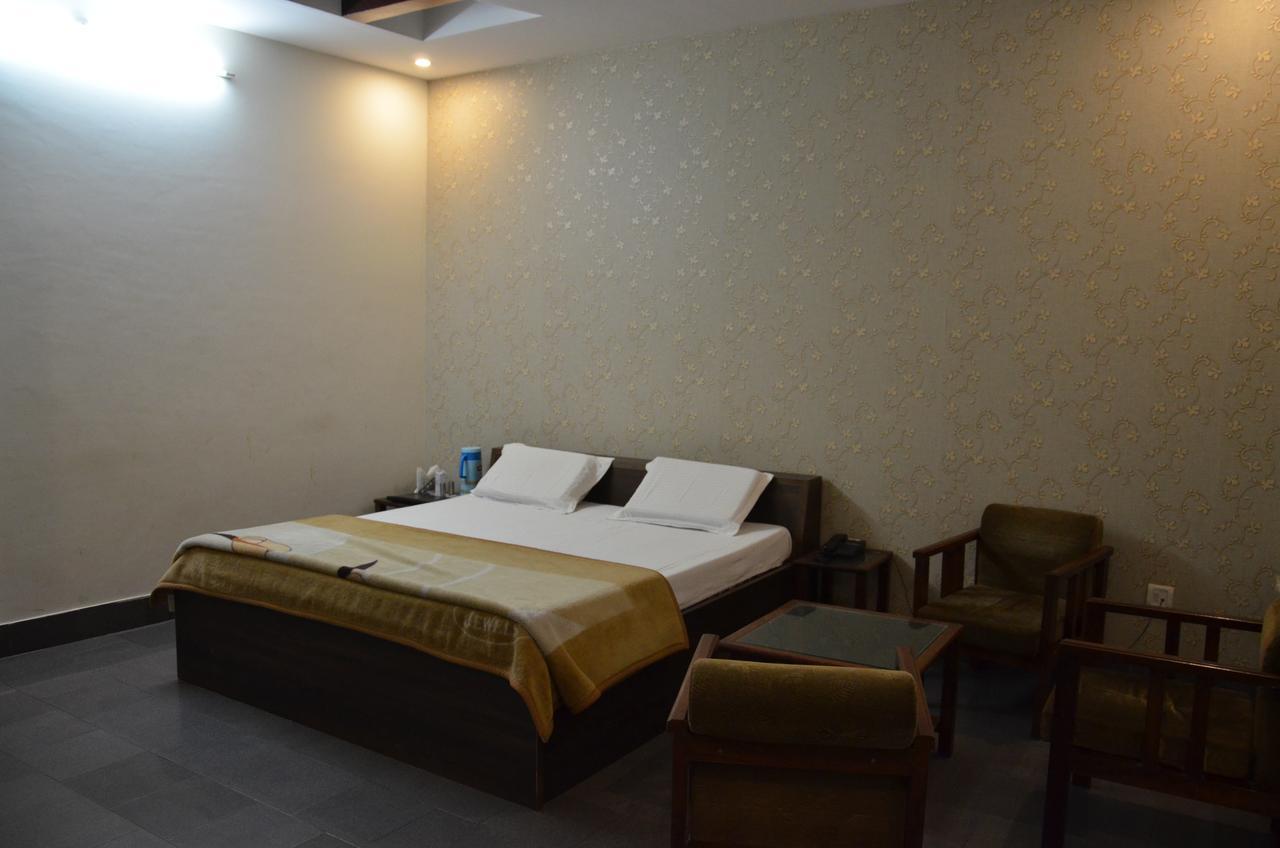 Hotel Aroma Inn Sirsa Bagian luar foto